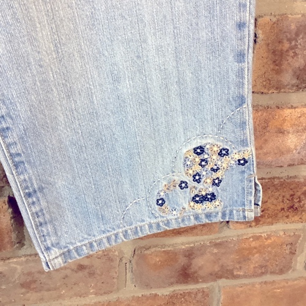 CHRISTOPHER & BANKS Embroidered Denim Capris 42 - Picture 3 of 8
